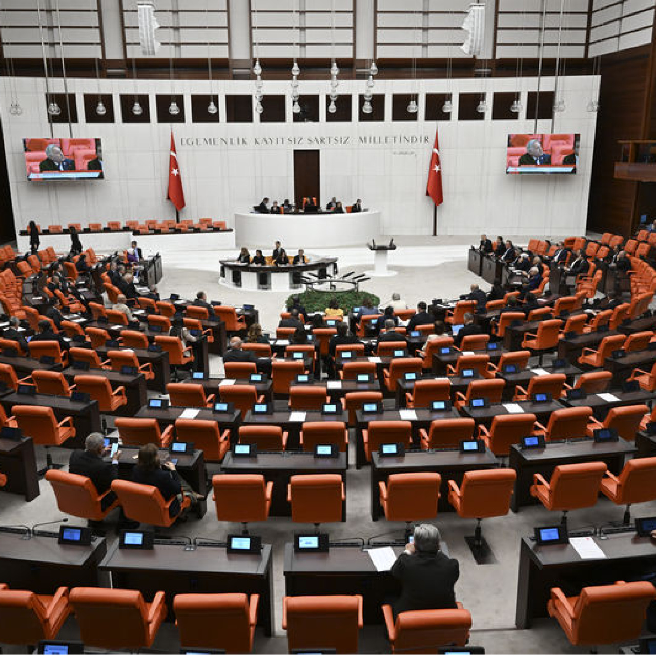 Siyasilerden Kadınlar Günü mesajları