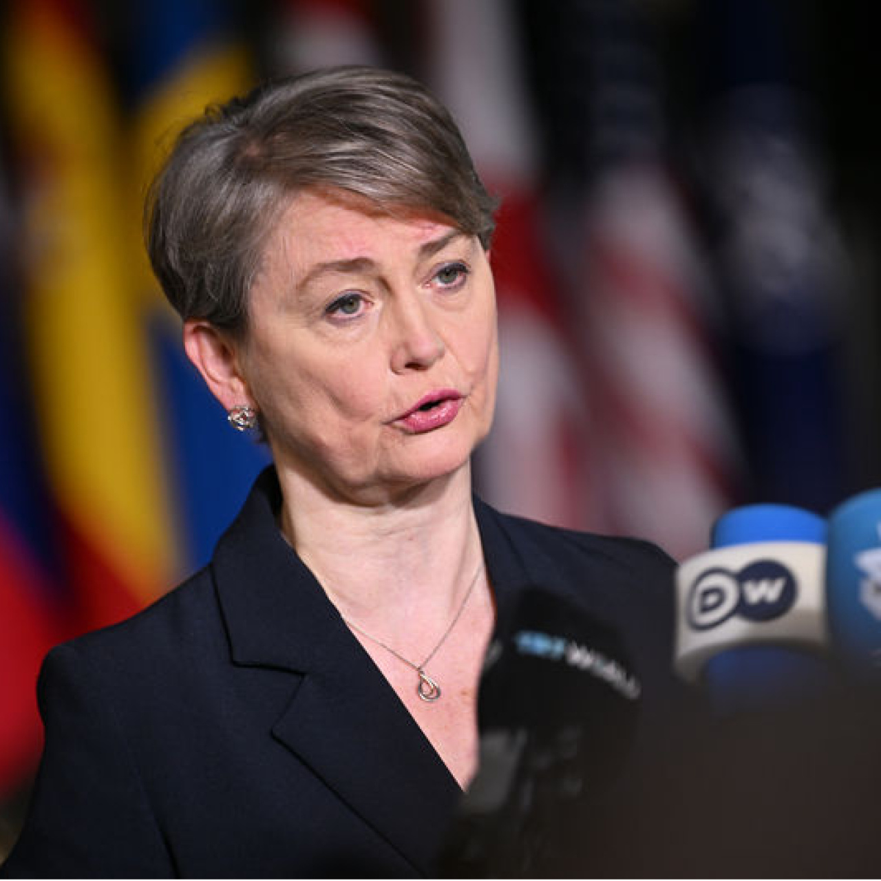 İngiltere'den Trump'a: Diplomasiyi sosyal medyadan yapmıyoruz