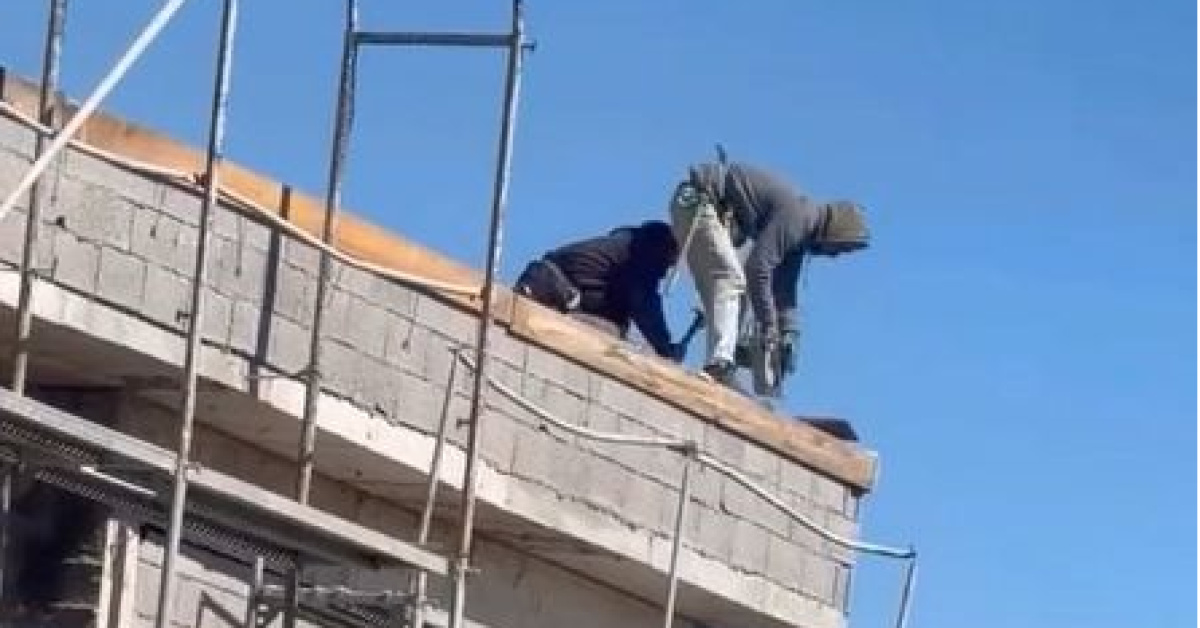 Elazığ'da İşçilerin Tehlikeli Çalışması Kamerada