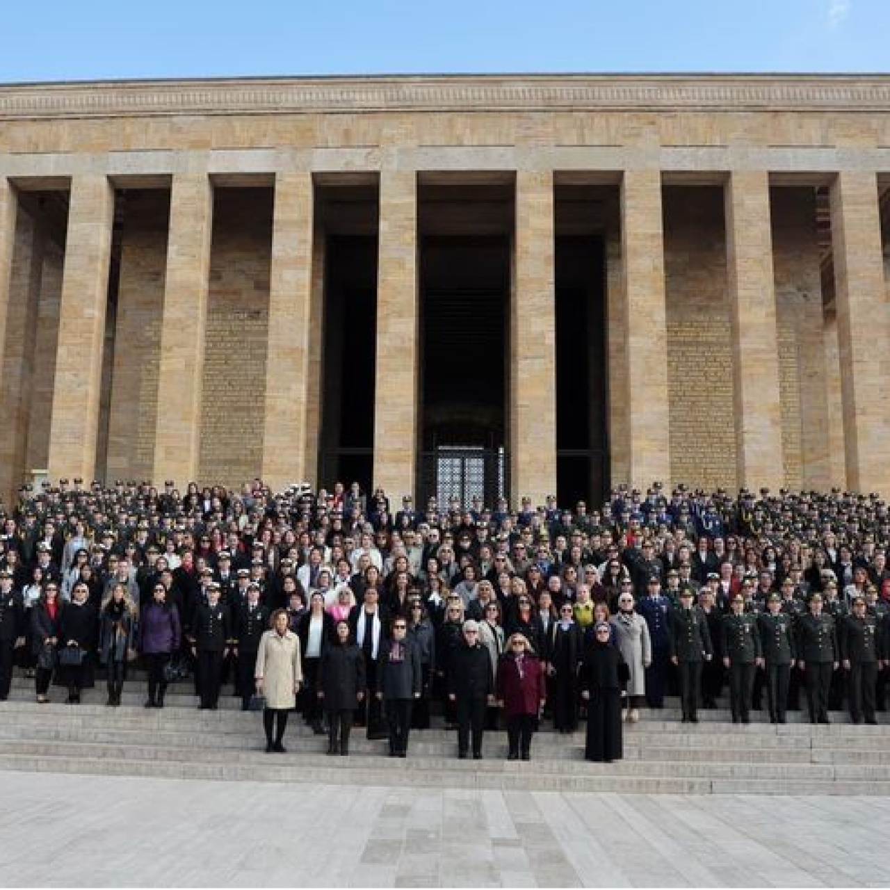 Dünya Kadınlar Günü'nde Anıtkabir ziyareti