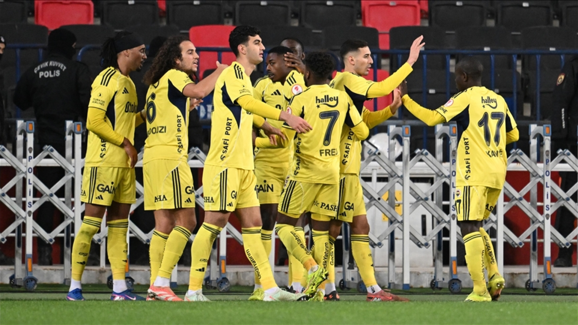 Fenerbahçe – Samsunspor maçı saat kaçta, hangi kanalda? Muhtemel 11’ler belli oldu! Süper Lig’de dev randevu: Fenerbahçe–Samsunspor maç kadrosu