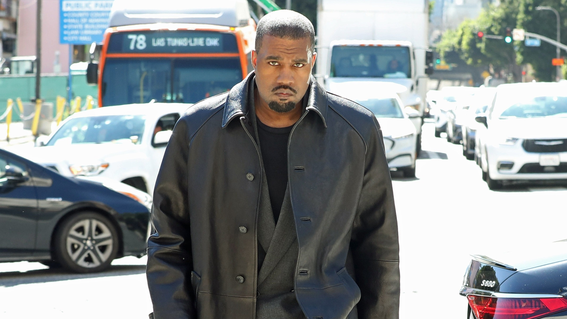 Kanye West çalışanı tarafından dava edildi