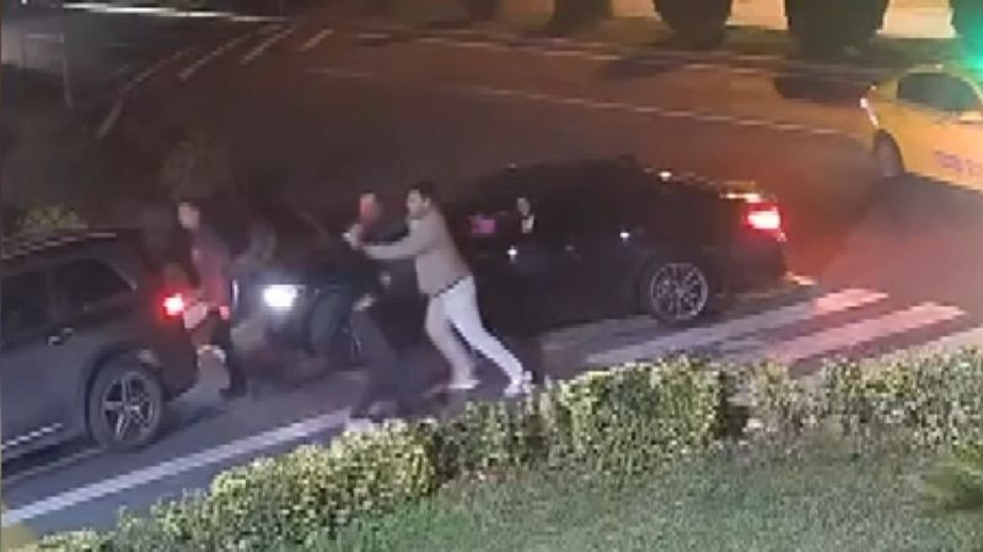 Beylikdüzü’nde trafikte tartıştığı sürücüye silah çekti