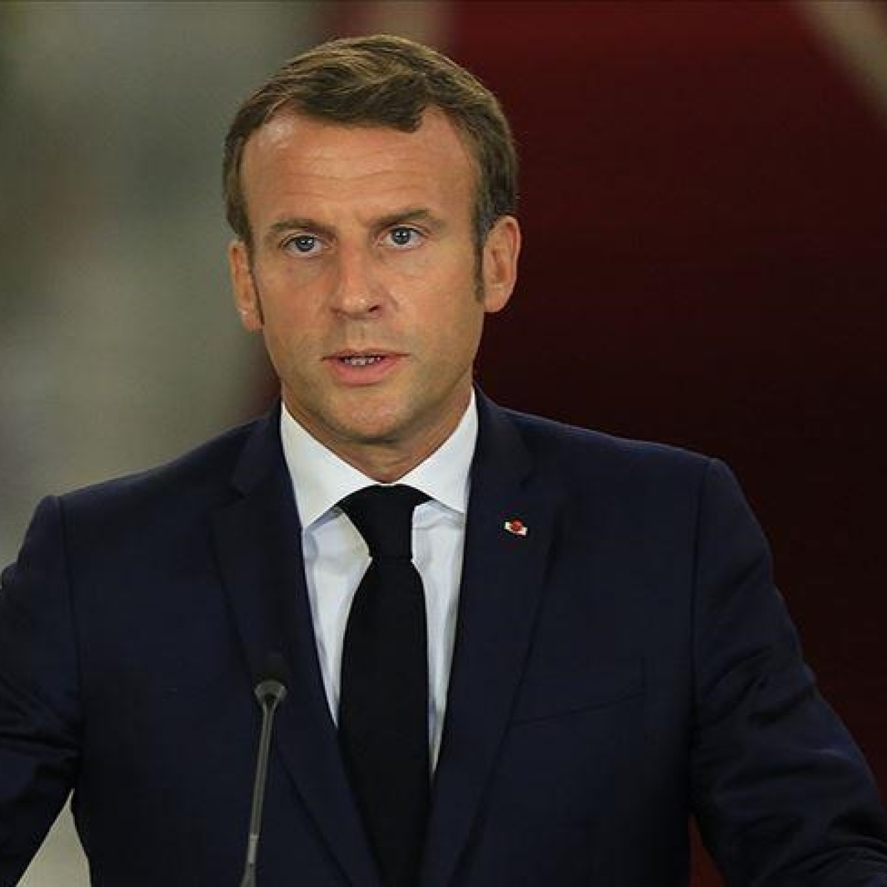 Macron, Pezeşkiyan ile görüştü