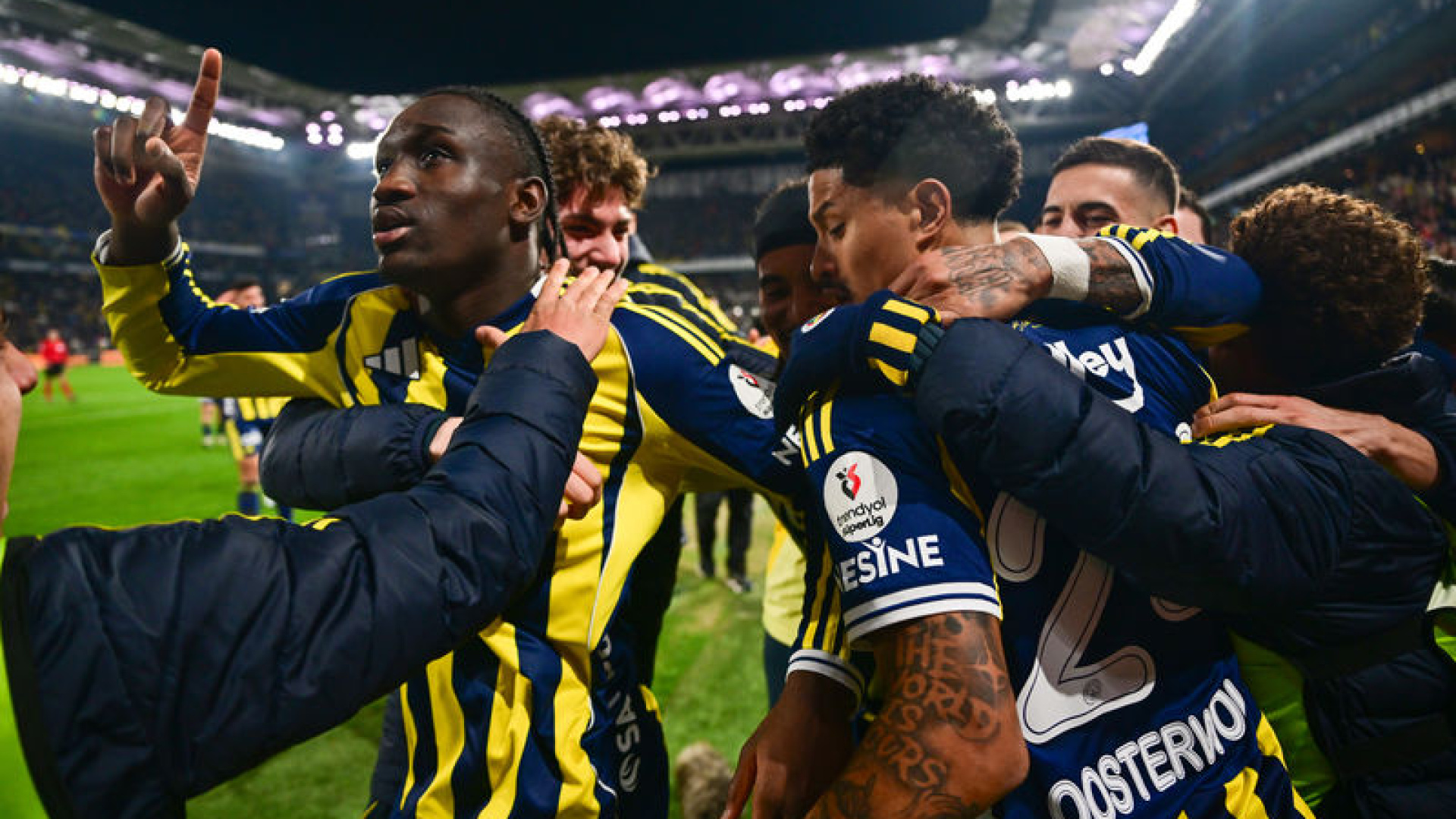 Fenerbahçe, Samsunspor'u Dramatik Geri Dönüşle 3-2 Mağlup Etti