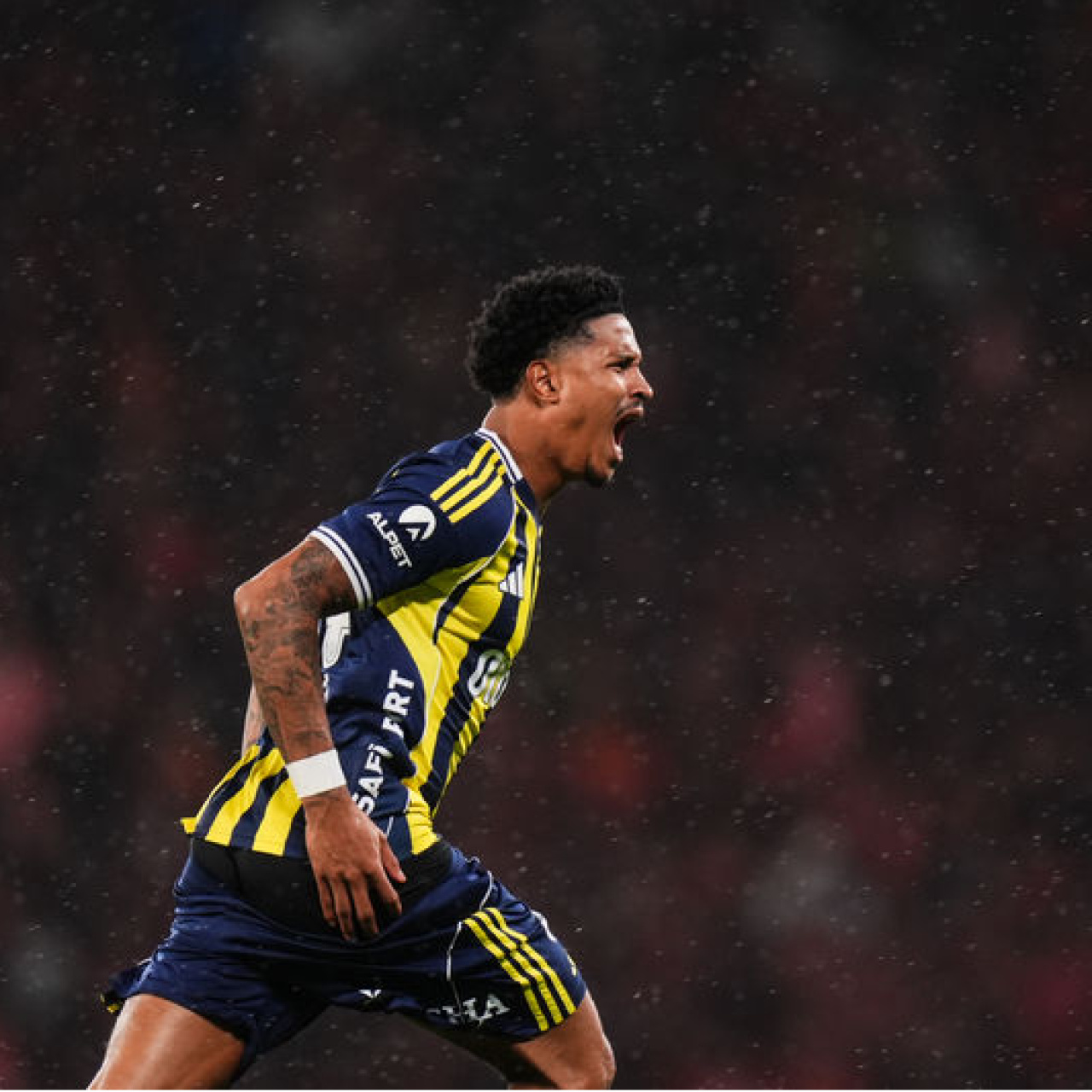 "Fenerbahçe ile 100. maçıma çıktım"