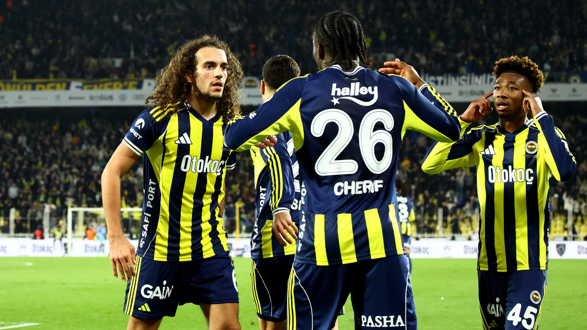 Fenerbahçe Samsunspor'u Son Dakika Golüyle 3-2 Yendi, Şampiyonluk Umutları Canlandı