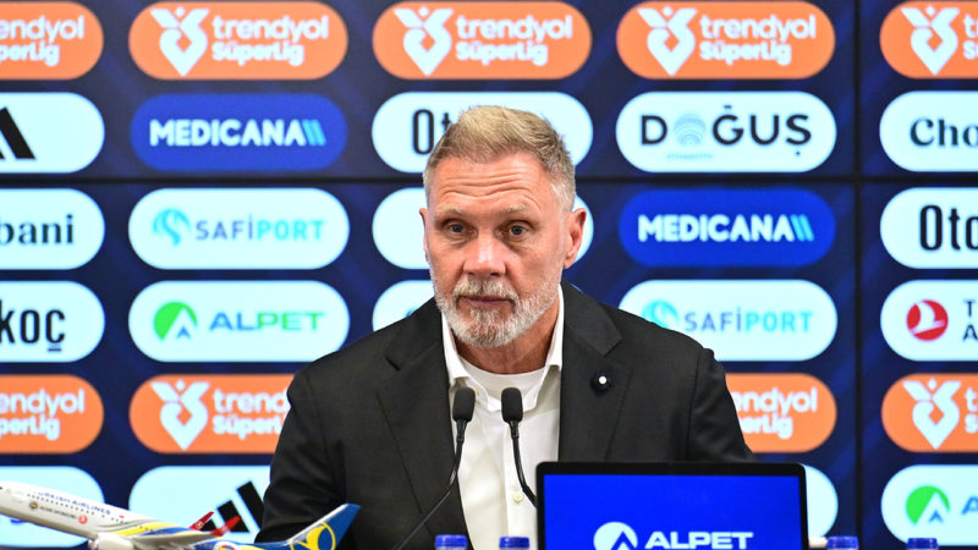 Thorsten Fink: Fenerbahçe Mağlubiyetinde Hayal Kırıklığı Yaşıyoruz