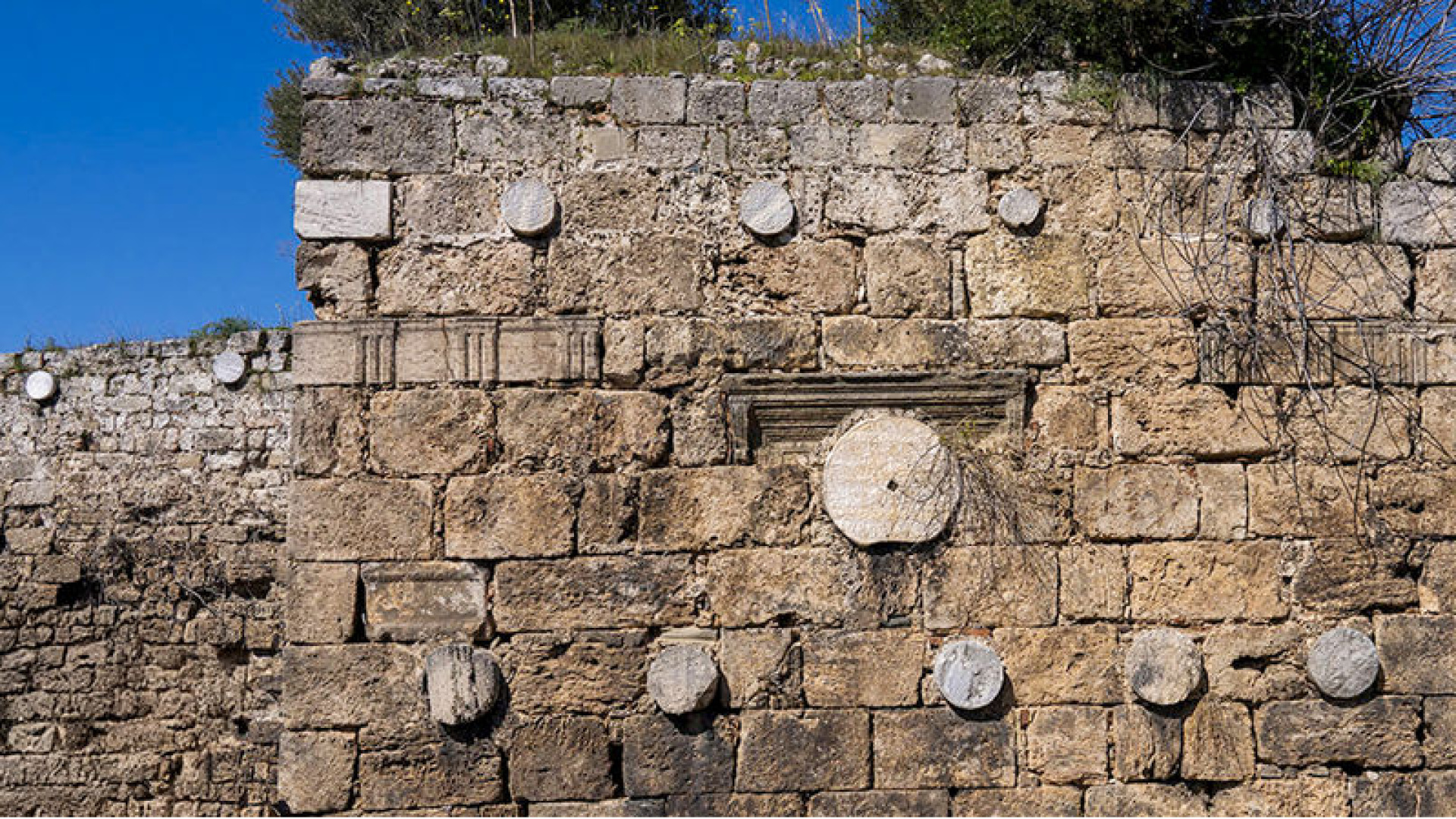 Kaleiçi'nde, Selçuklu'nun kayıp kitabeleri bulundu