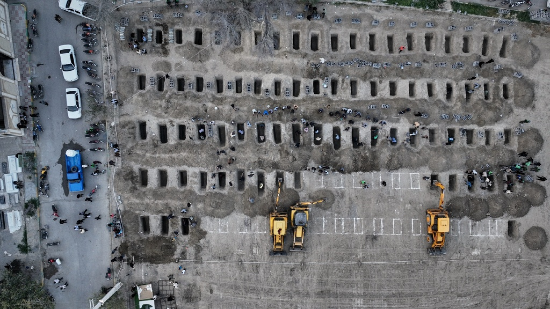 Tehran Times ABD-İsrail saldırılarında hayatını kaybeden çocukları manşete taşıdı: "Trump, onların gözlerine bak" | Dış Haberler