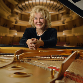 Gülsin Onay'dan AKM'de Kadınlar Günü konseri