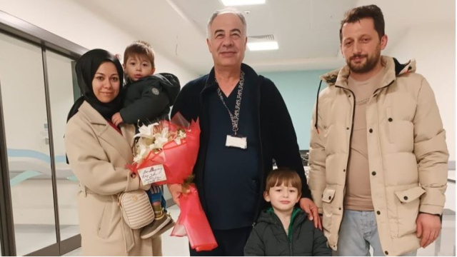 Şeker öldürüyordu! 3 yaşındaki çocuğu Heimlich manevrası kurtardı