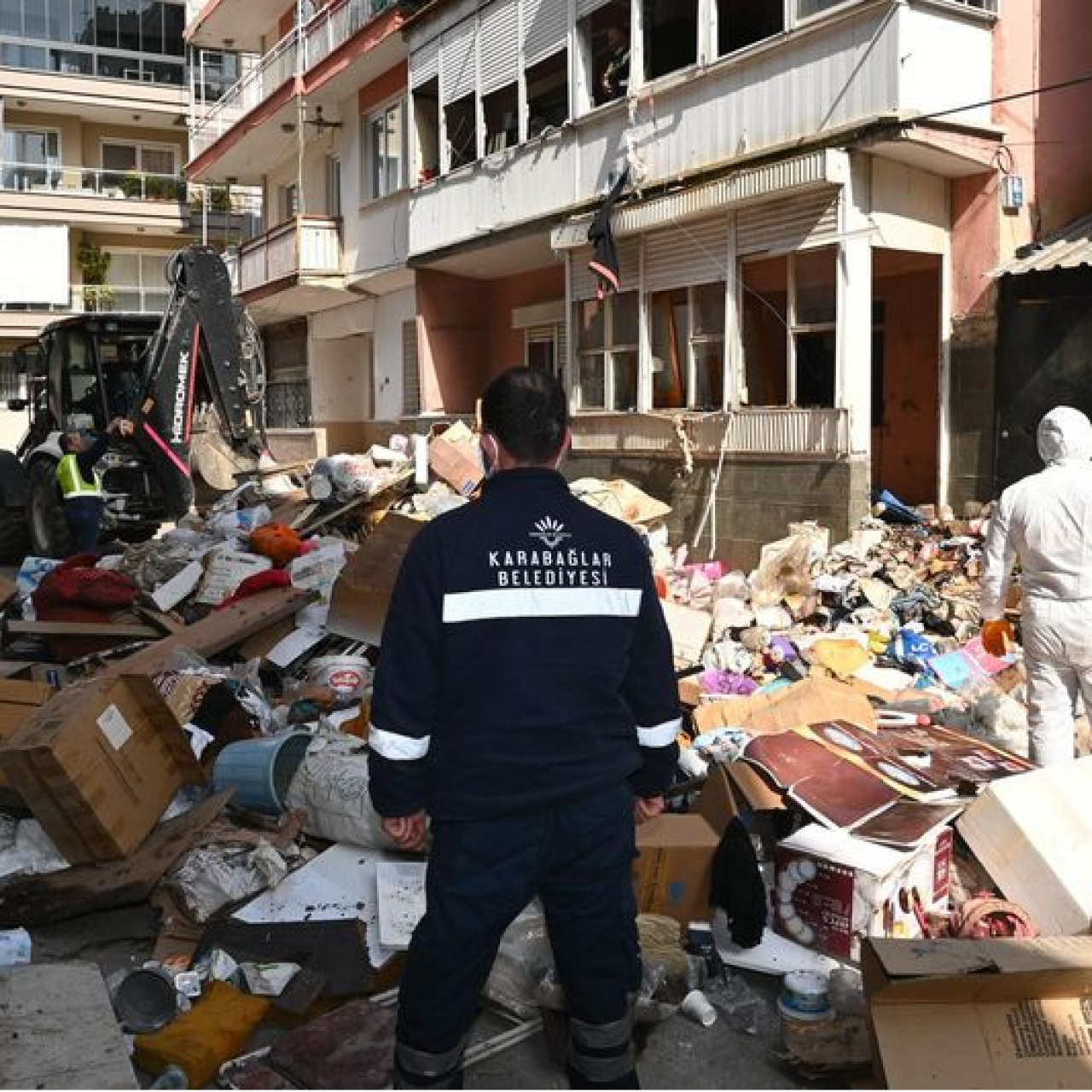 Evden 12 kamyon çöp çıktı