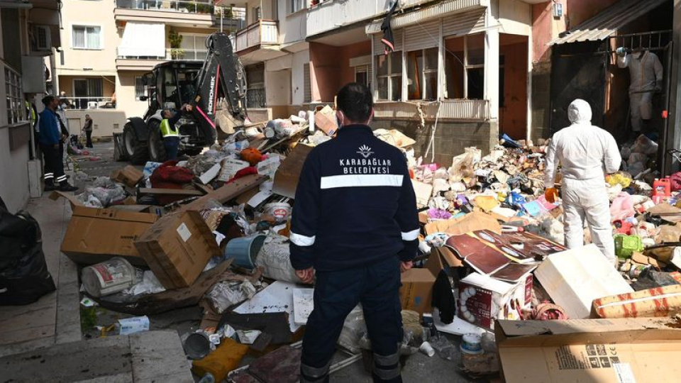 Evden 12 kamyon çöp çıktı