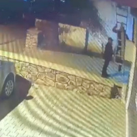 Gaspçılar binaya merdiven dayayıp dehşet saçtı!