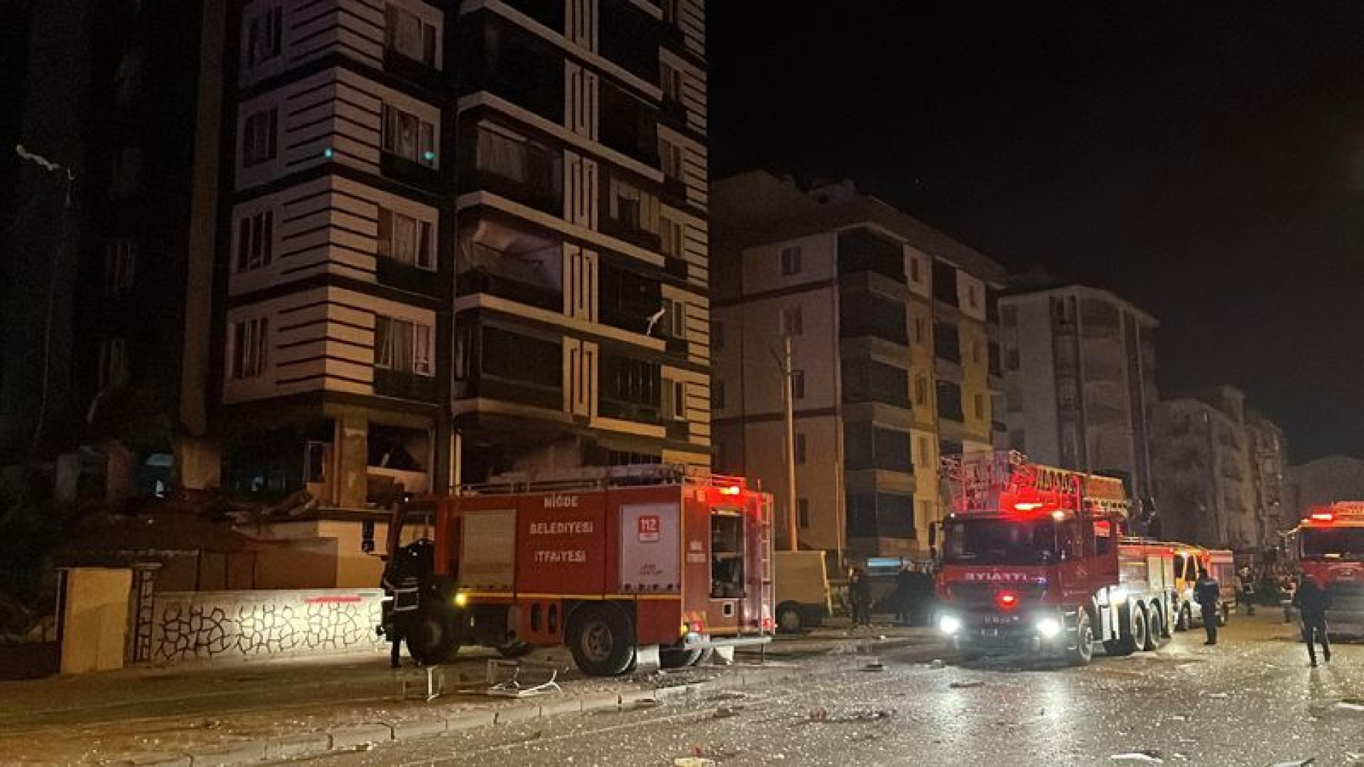 Niğde'de Doğal Gaz Patlaması: 14 Katlı Binada Yaralılar Var