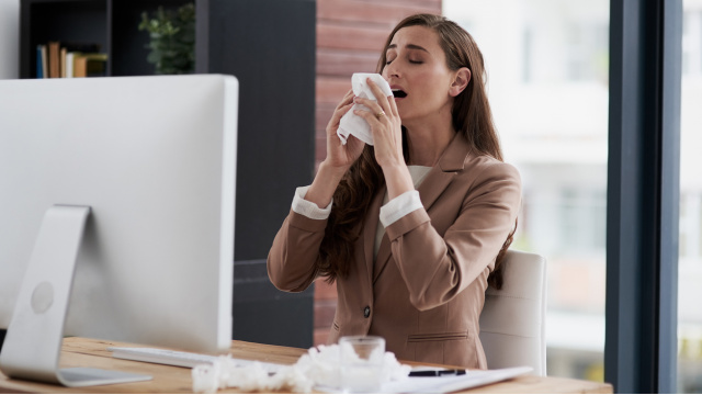 Hapşırırken gözler neden kapanır?