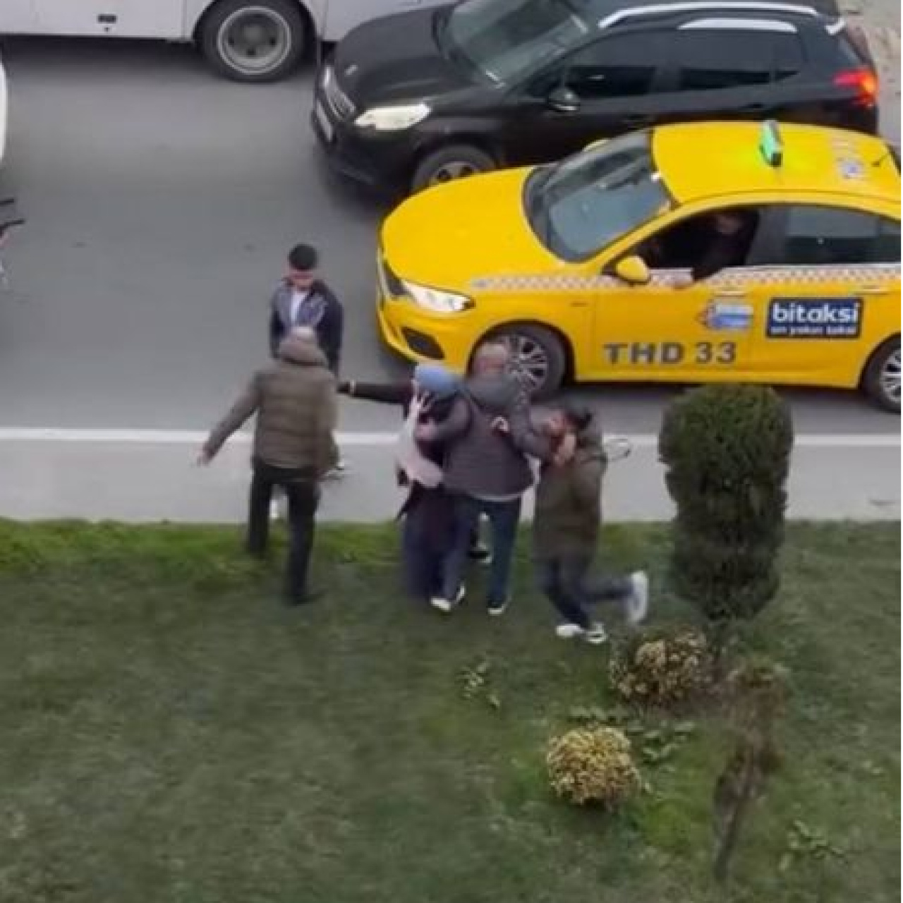 Kemerli yumruklu trafik kavgası kamerada