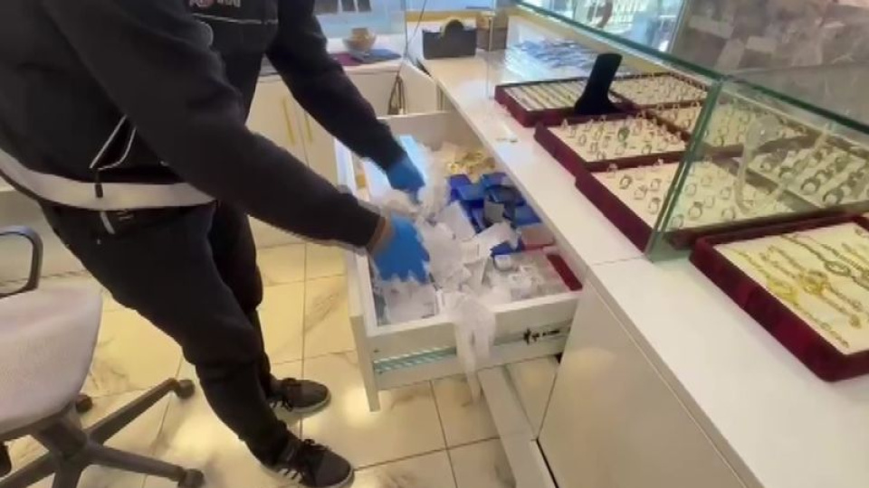 Kuyumcu süsü verip tefecilik yaptılar