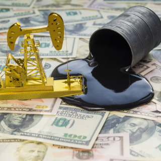 Altın, Trump'ın açıklamalarıyla yükselişe geçti, petrol fiyatı düştü