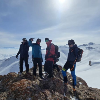 Çekyalı 5 dağcıdan Mor Dağı’na 9 saatlik tırmanış