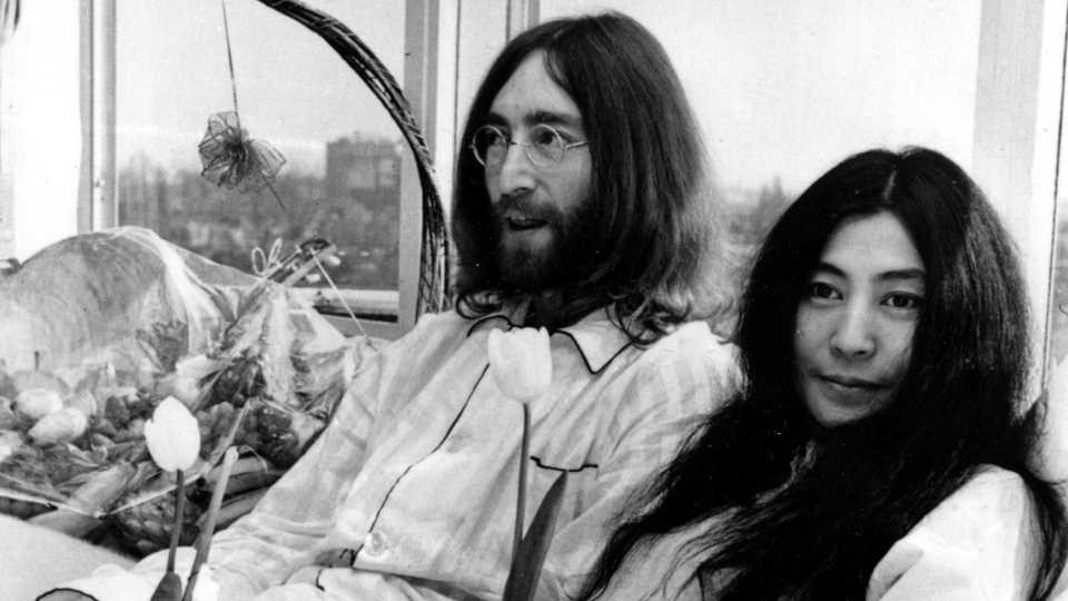 "Eşi, John Lennon'dan şüpheliydi"