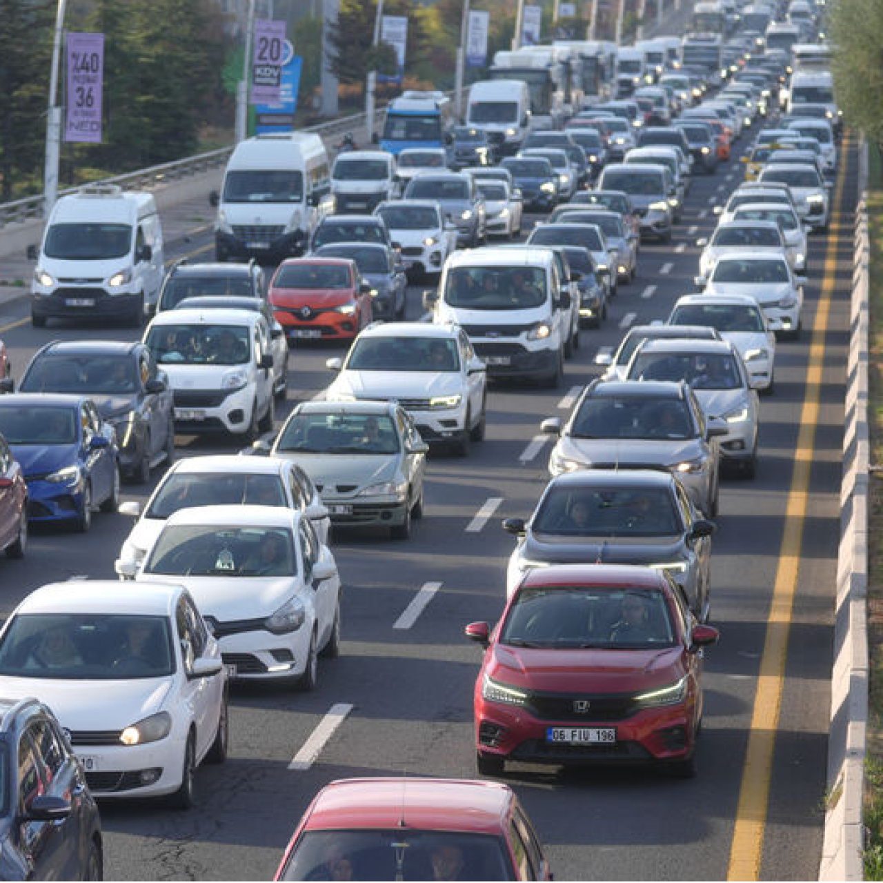 Ankara trafikte kilitlendi