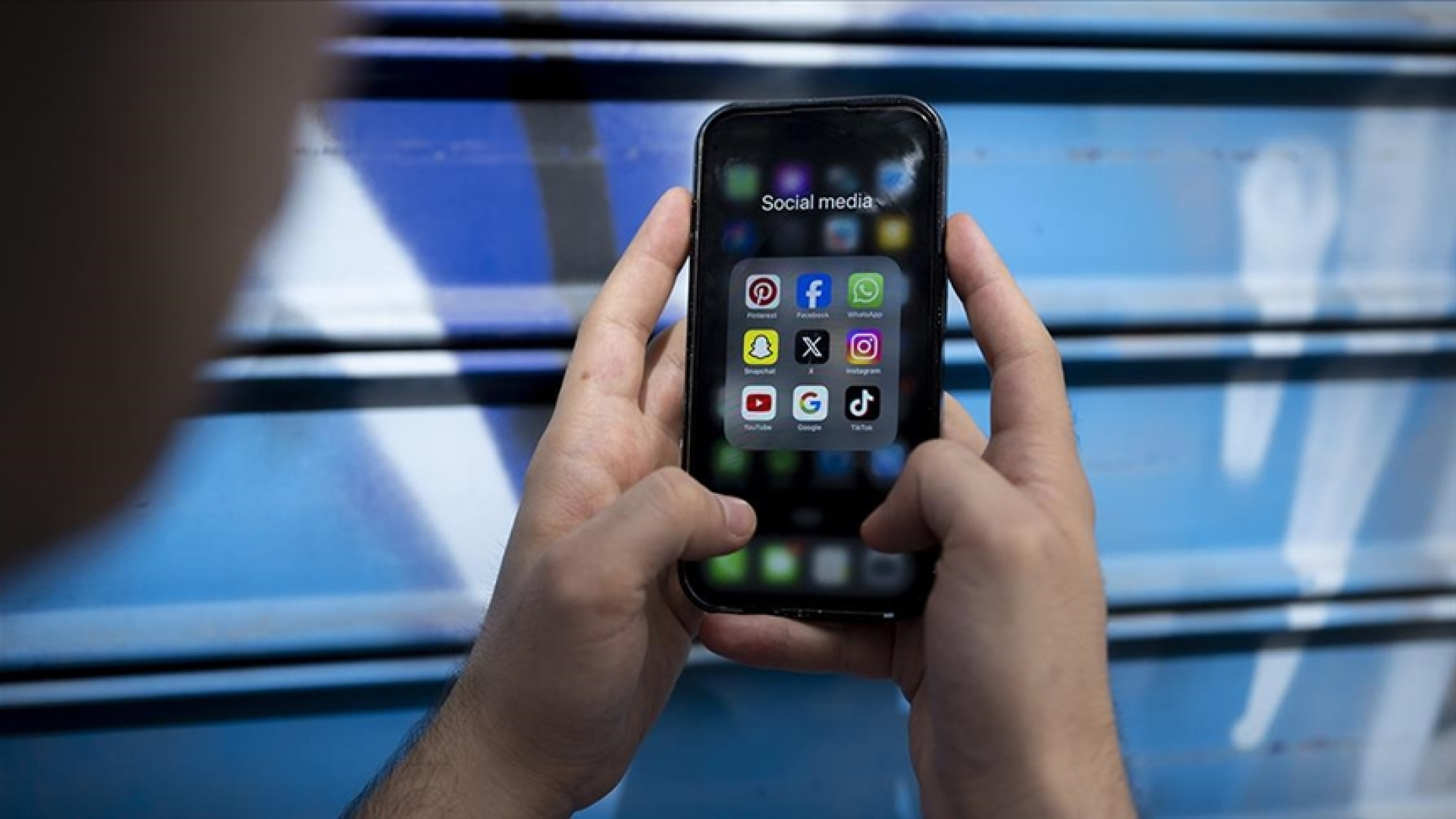 15 yaş altı sosyal medya düzenlemesi içeriği nedir, yasadan geçti mi?