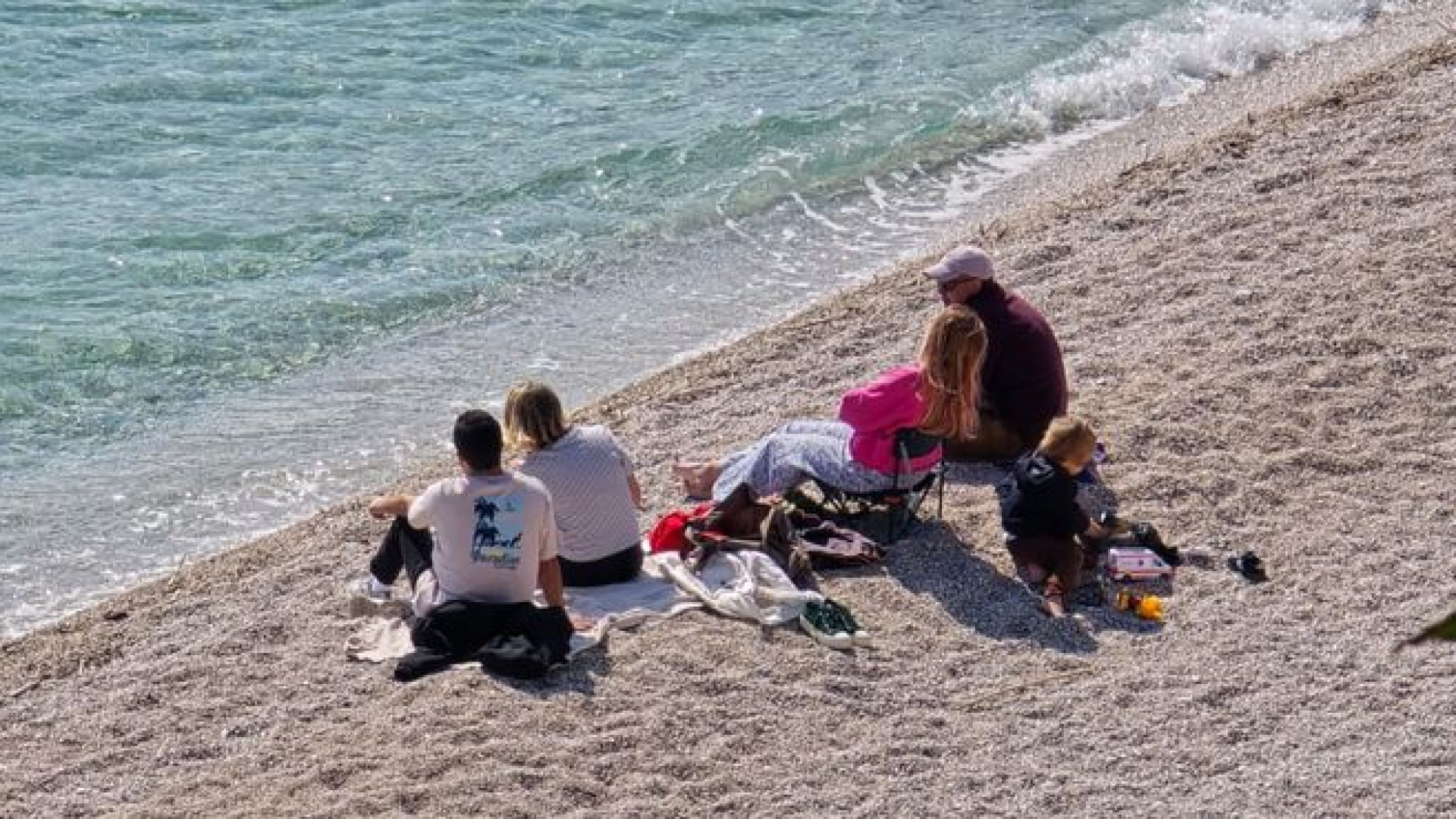 Yurtta Güneşli Hava Etkili Olacak, Yağış Sadece Doğu'da Bekleniyor