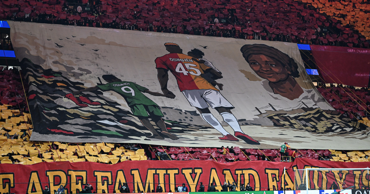 Galatasaray'da Özel Koreografi: Osimhen'i Destekleyen Taraftarlar