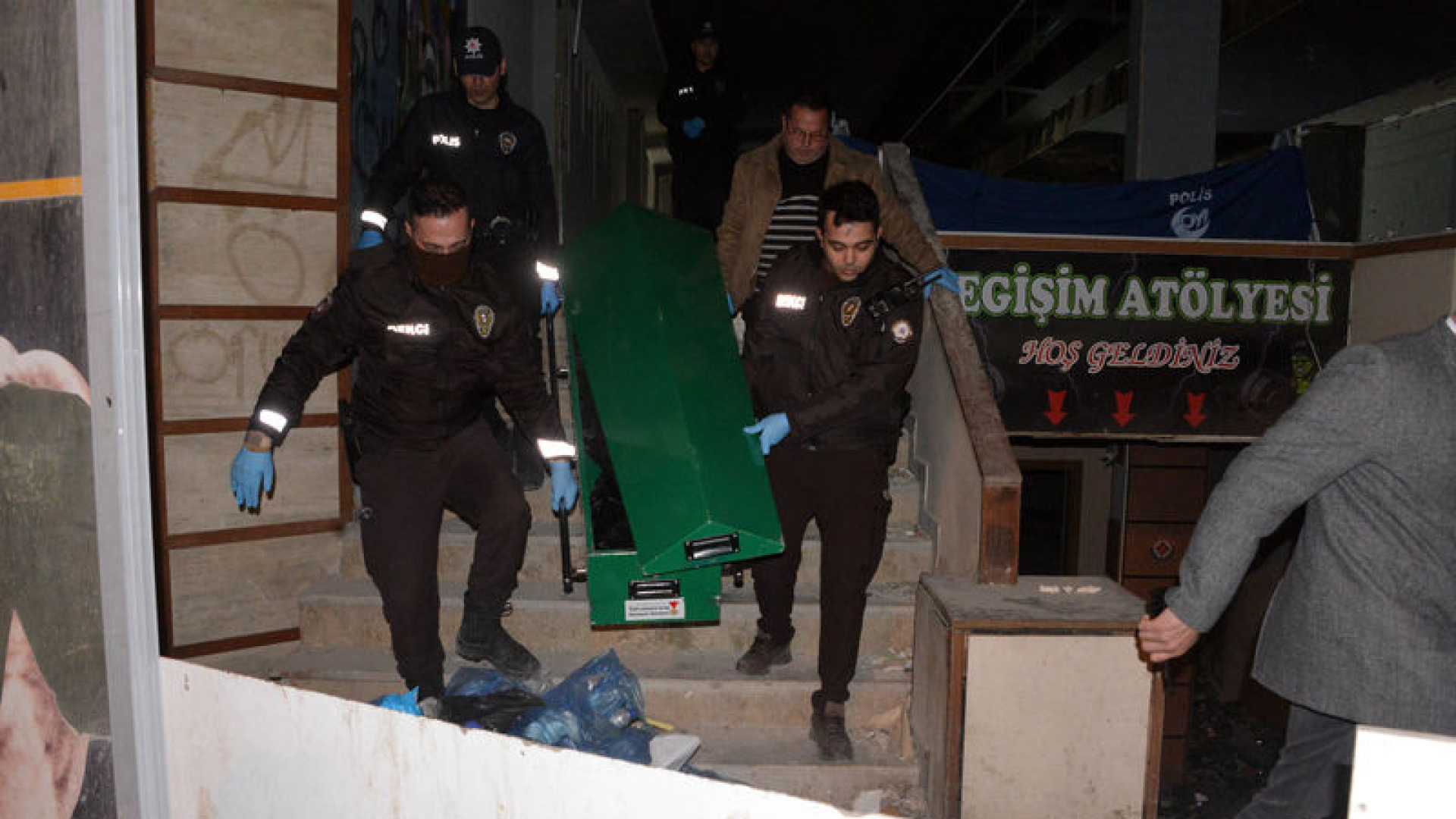Kahramanmaraş'ta Metruk Binada Çıplak ve Kanlar İçinde Ölü Bulundu