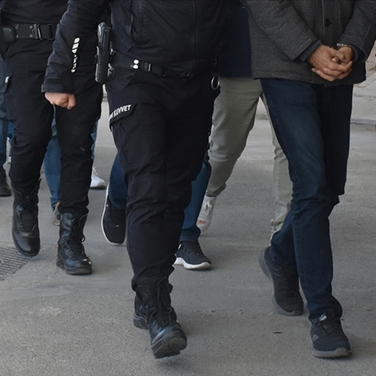 İzmir'de narkotik operasyonu: 10 tutuklama