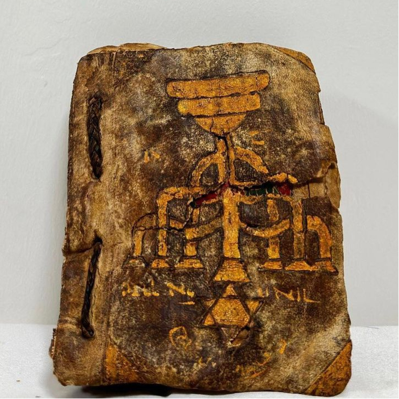 Muğla'da yaldızlı deri Tevrat ele geçirildi