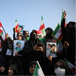 "İran'da rejim değişikliği gerçekçi hedef değil"