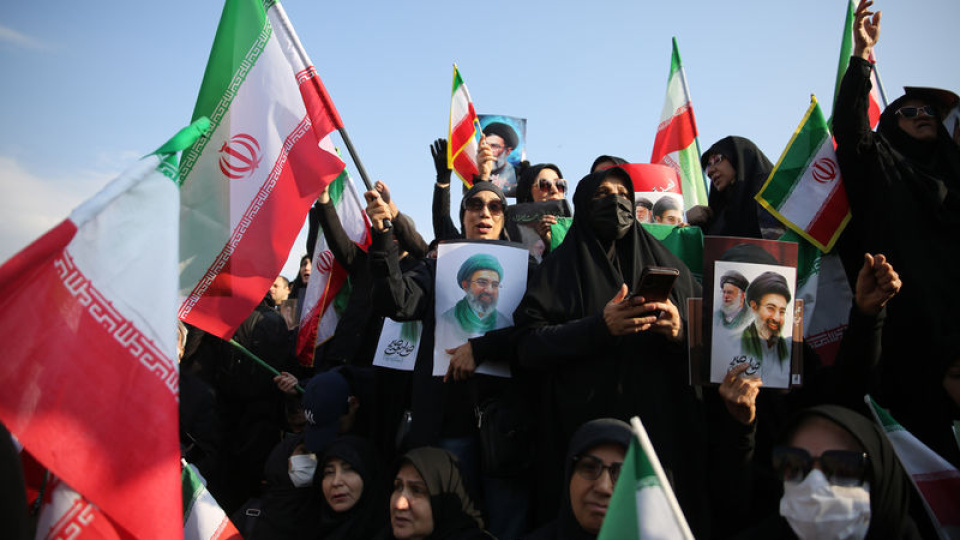 "İran'da rejim değişikliği gerçekçi hedef değil"