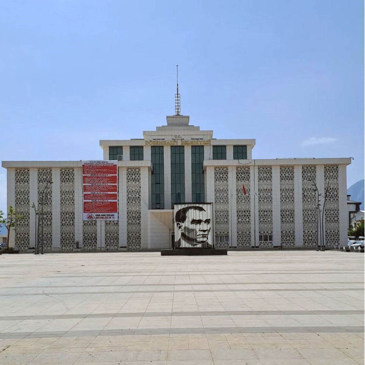 Döşemealtı Belediyesi'nde 22 gözaltı