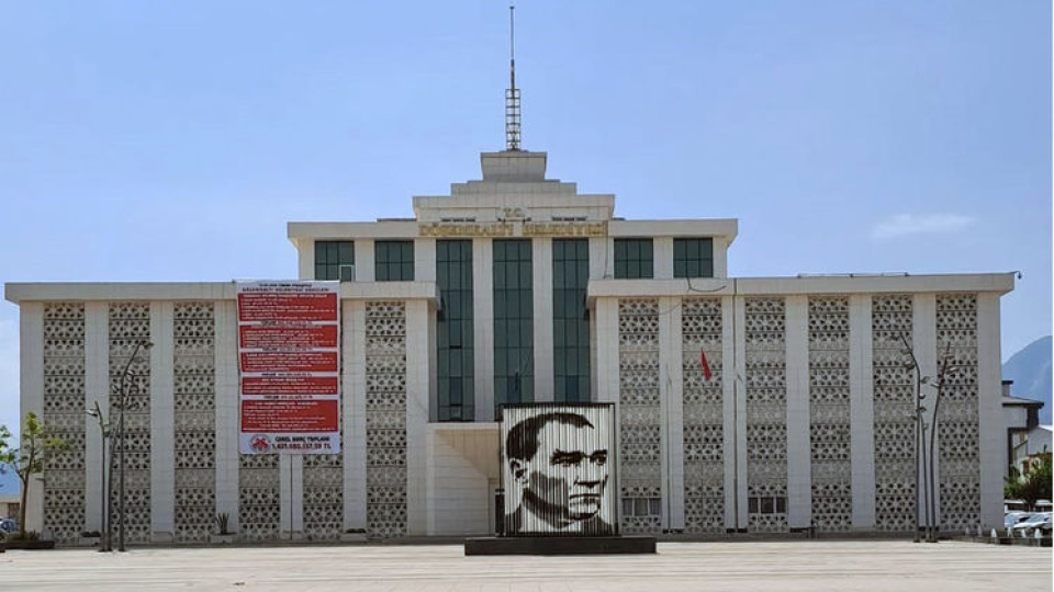 Döşemealtı Belediyesi'nde 22 gözaltı