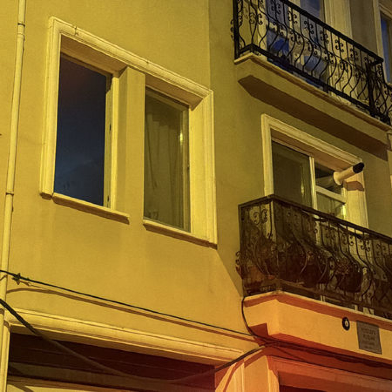 Emekli okul müdürü evinde ölü bulundu