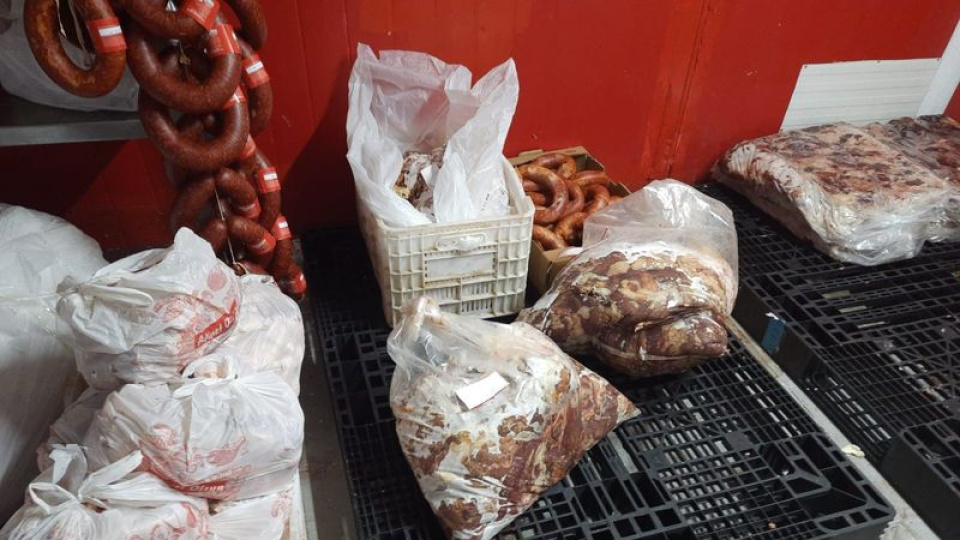 700 kilo bozuk sucuk ele geçirildi