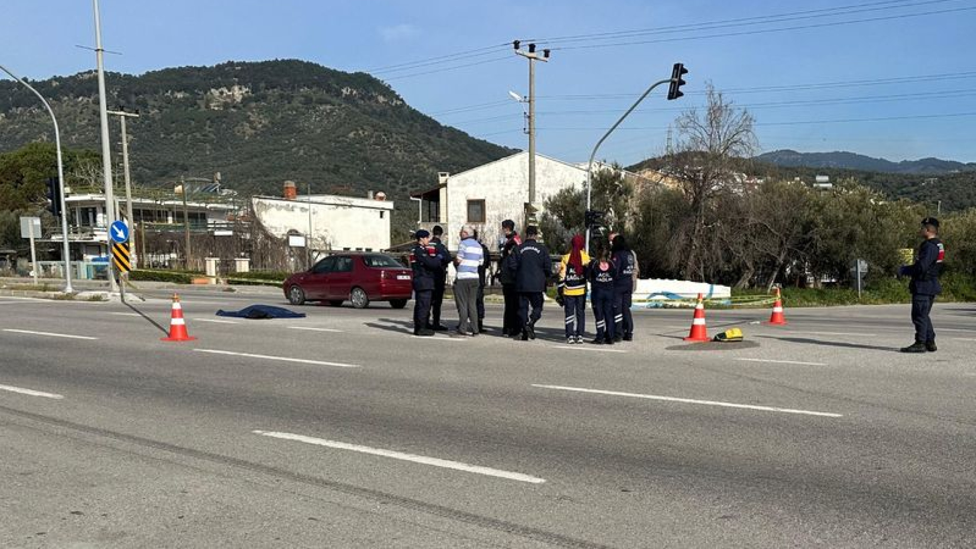 Çanakkale'de Trajik Kaza: Karşıya Geçmeye Çalışan Yaya Otomobilin Çarpması Sonucu Hayatını Kaybetti