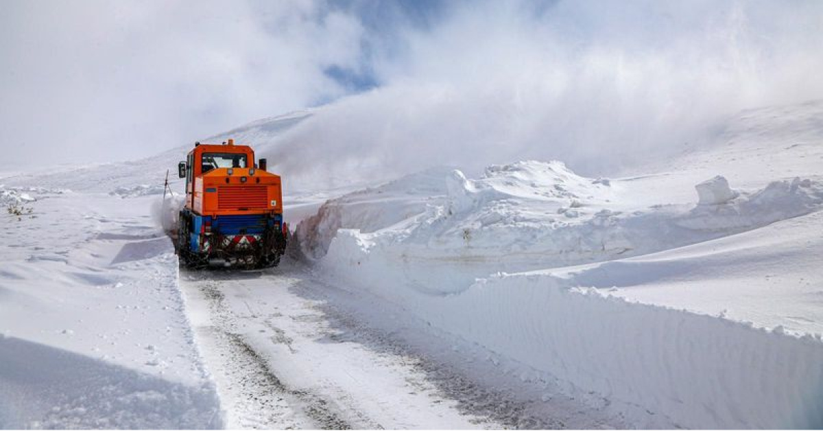 İran Sınırında Karla Mücadele Ekipleri