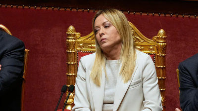 Meloni'nin bakışları dikkat çekti