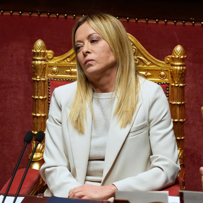 Meloni'nin bakışları dikkat çekti