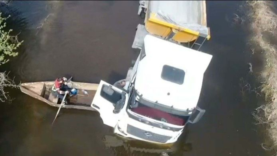 TIR şoförü sandalla kurtarıldı