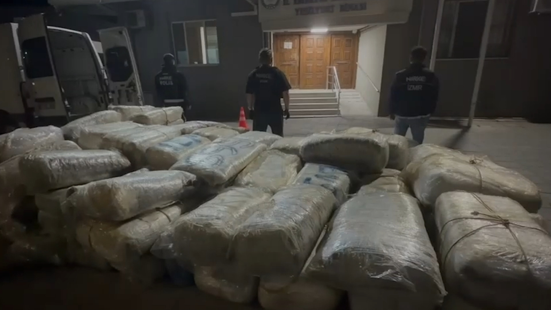 İzmir'de Dev Operasyon: 1 Ton 346,5 Kilo Uyuşturucu Ele Geçirildi