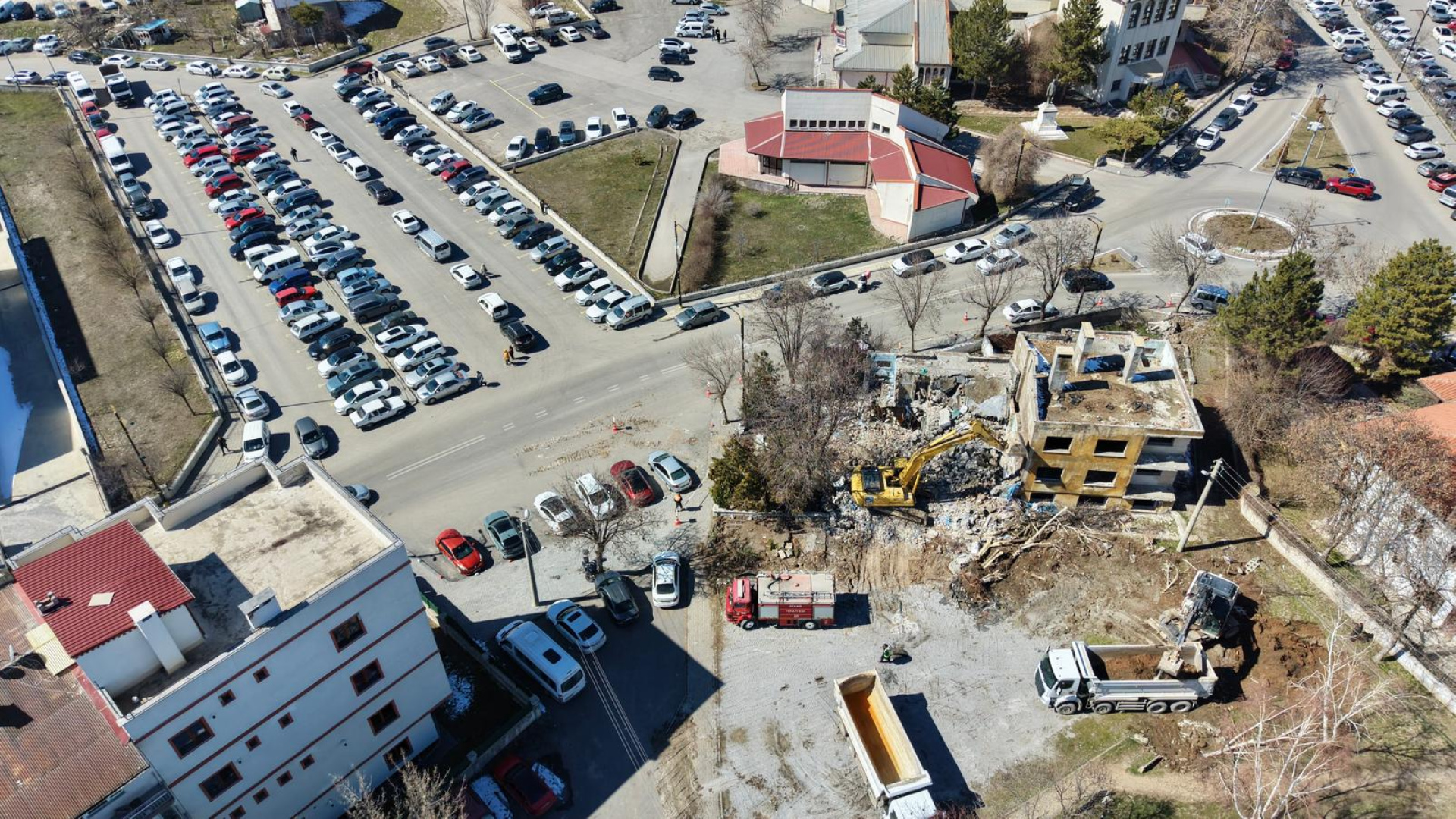Sivas Belediyesi Şehir Merkezine Yeni Açık Otopark Kazandırıyor