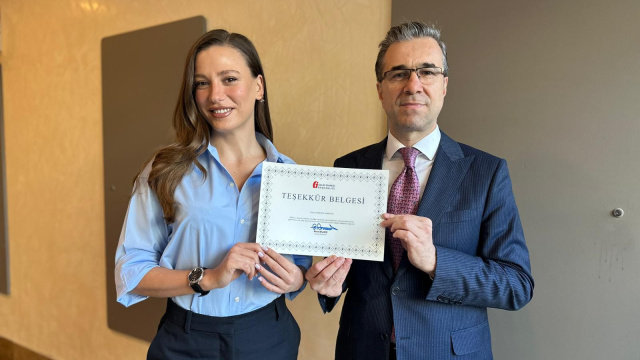 Serenay Sarıkaya’ya teşekkür belgesi