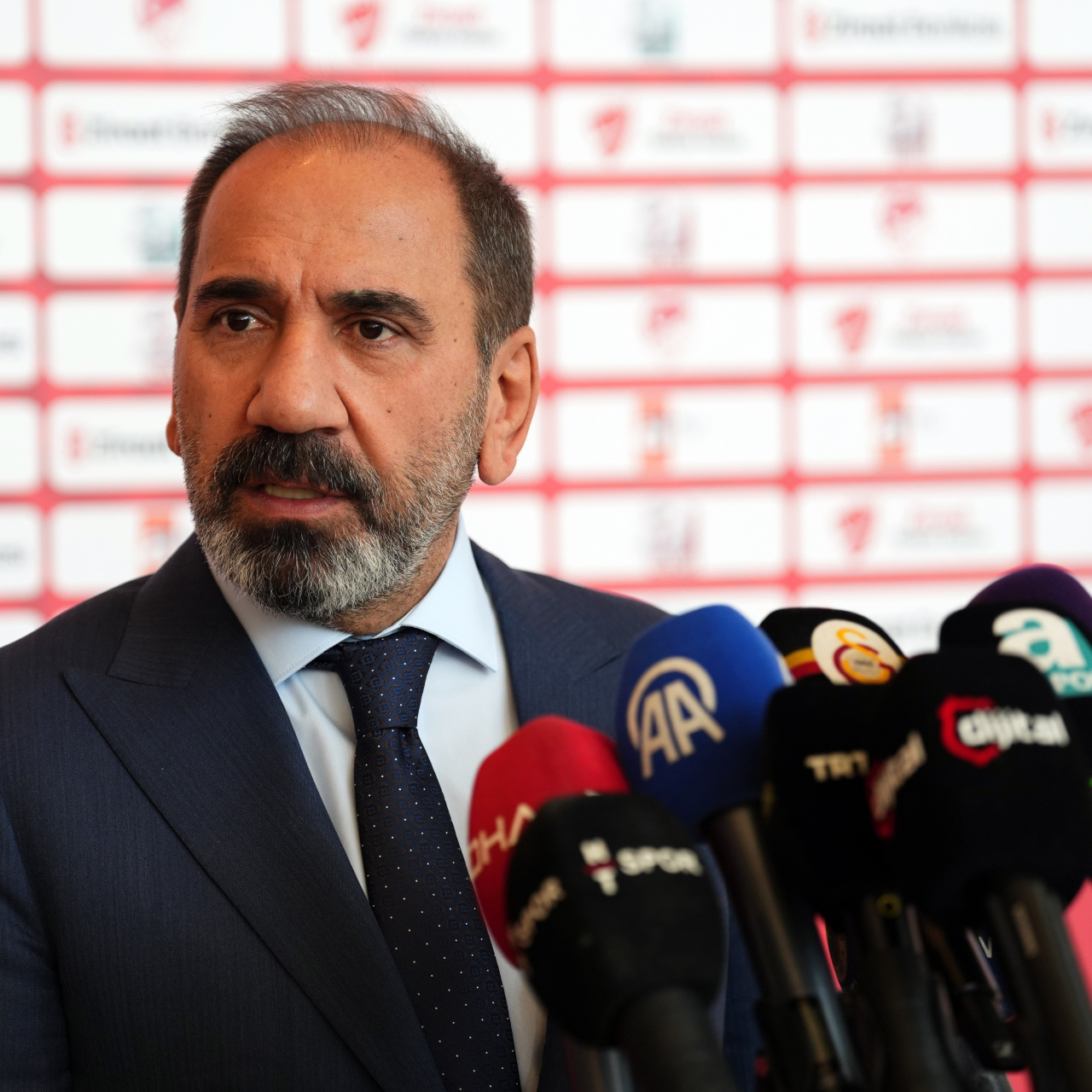 Mecnun Otyakmaz'dan yabancı VAR açıklaması!