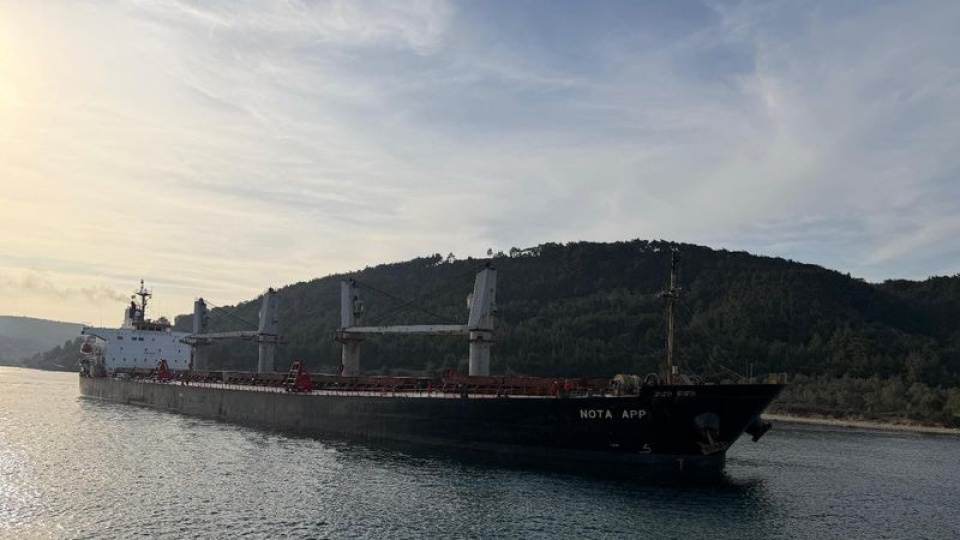 Çanakkale Boğazı'nda gemi karaya oturdu