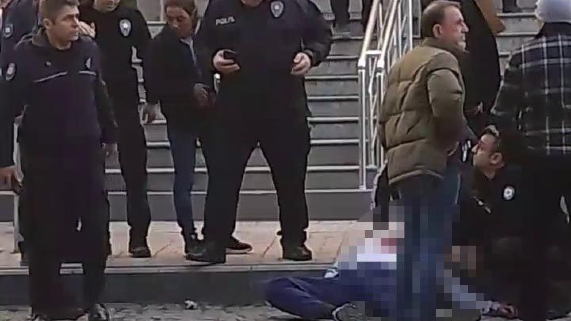 Adliye önünde cinsel istismar cinayeti! Kalbinden bıçakladı | Son dakika haberleri